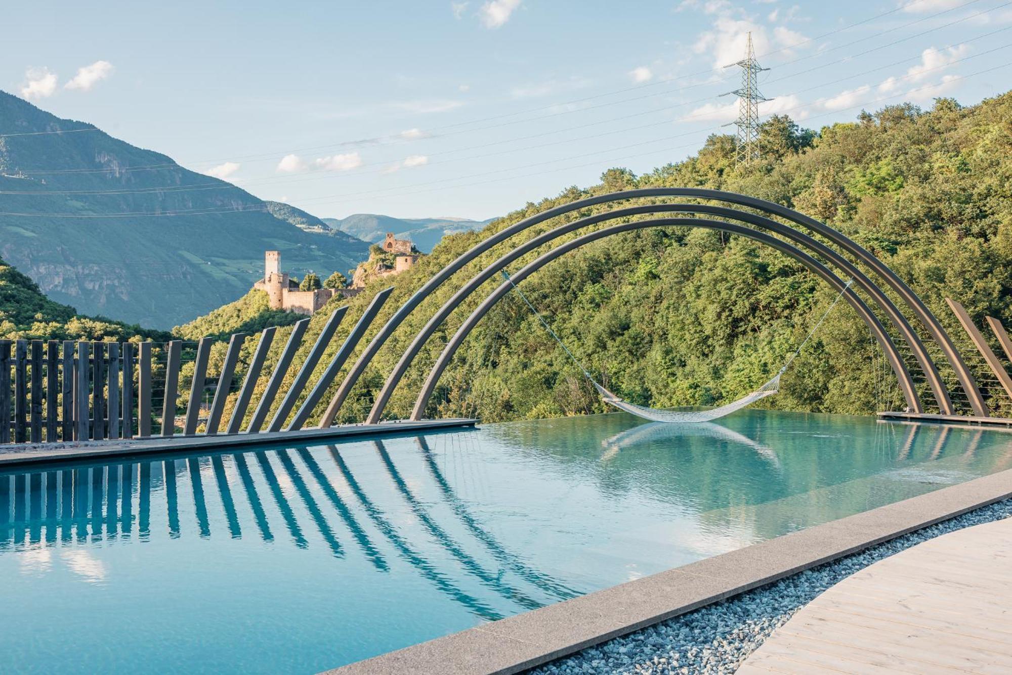 Hotel Sigmundskron Appiano Sulla Strada Del Vino Exterior foto